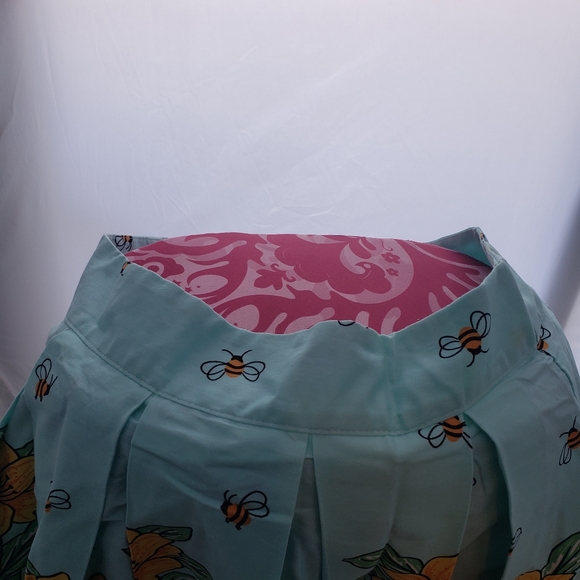 Do you suppose she's a wildflower? - Picture 3 of 5